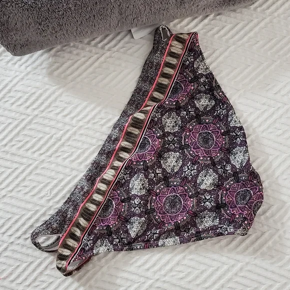 💚Free With Purchase- Low Rise Boho Print Cutout Bikini Bottom - Picture 7 of 12